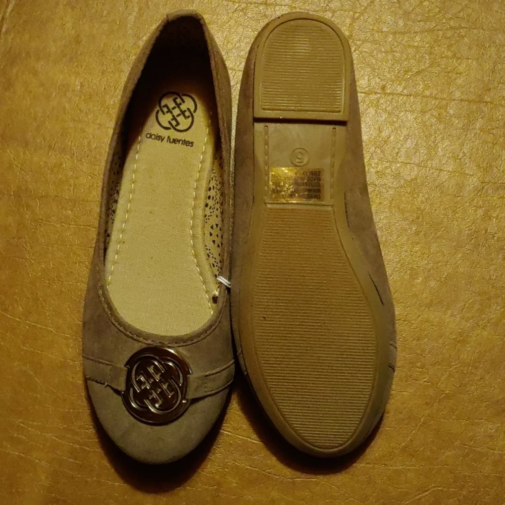 NEW Daisy Fuentes flats